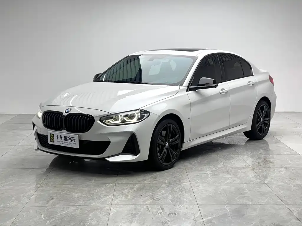 BMW 1 Series 2023 из CN, фото 1