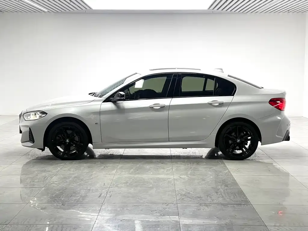 BMW 1 Series 2023 из CN, фото 8