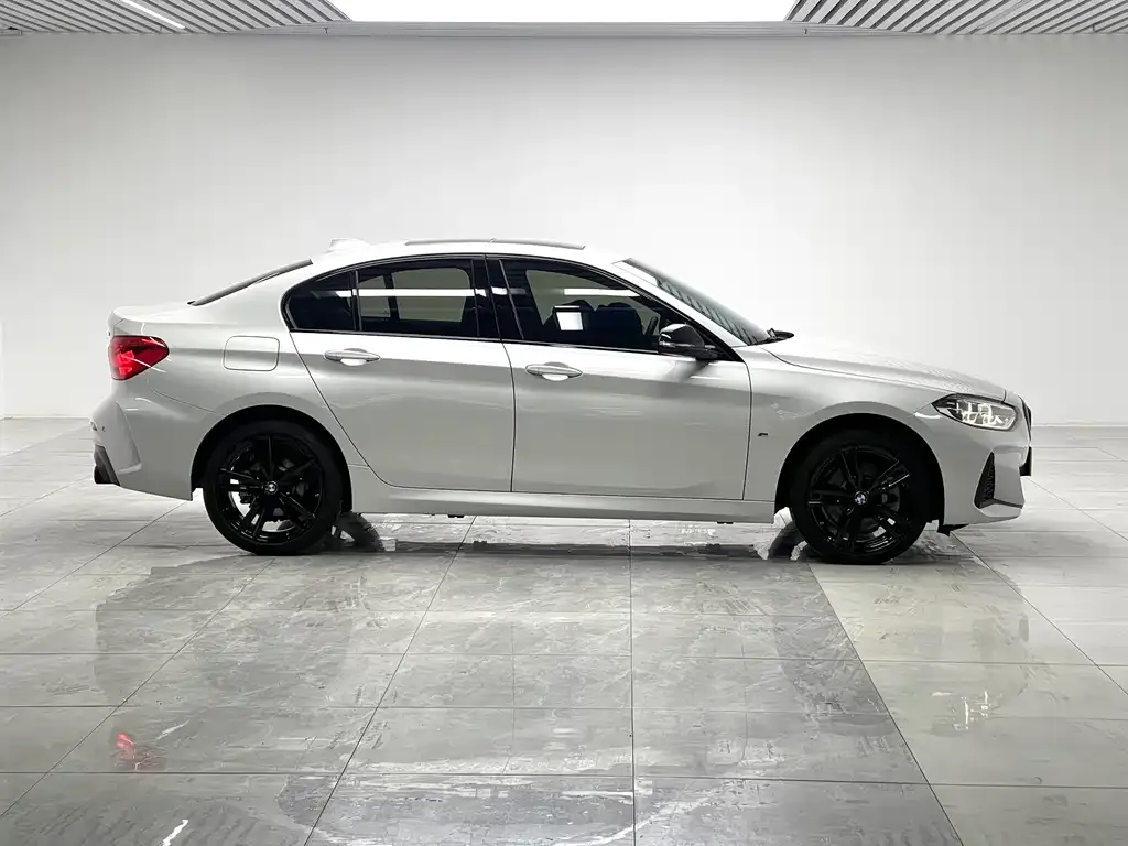 BMW 1 Series 2023 из CN, фото 10