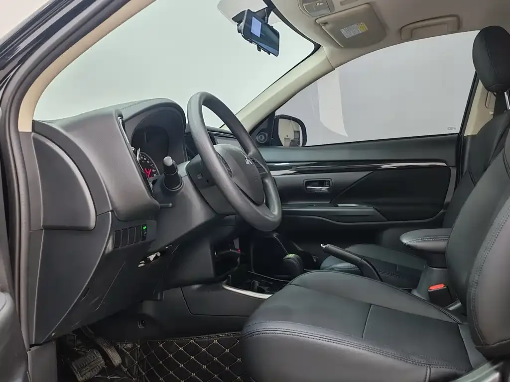 Mitsubishi Outlander 2024 из CN, фото 9