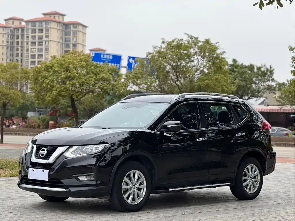 Nissan X-Trail — фото 1