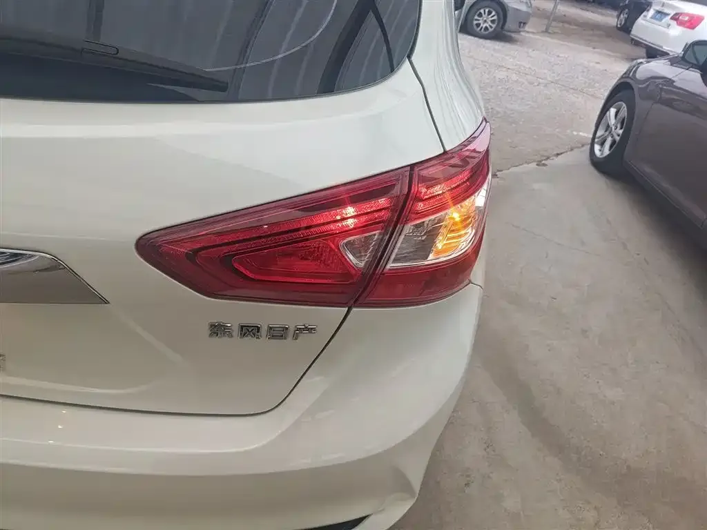 Nissan Tiida 2021 из CN, фото 2
