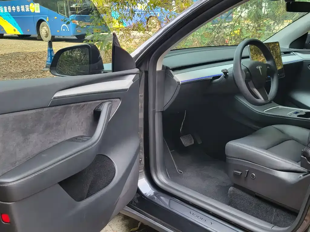 Tesla Model Y 2024 из CN, фото 3