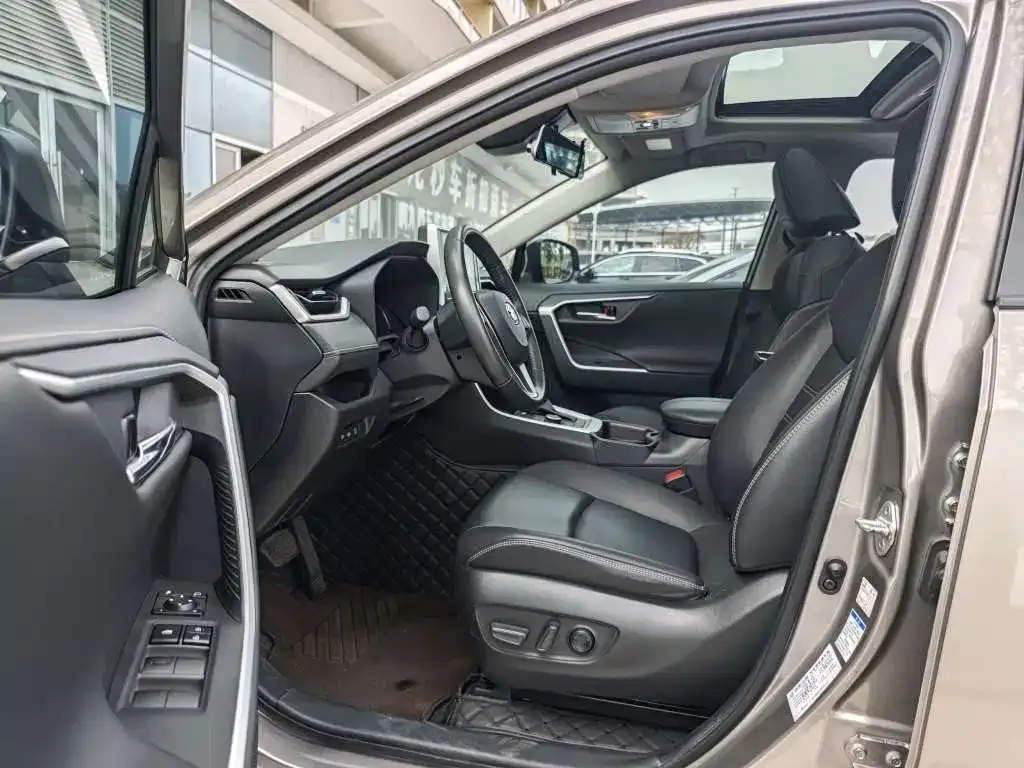 Toyota RAV4 2021 из CN, фото 8