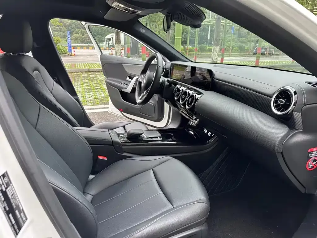 Mercedes-Benz A-Class 2023 из CN, фото 3