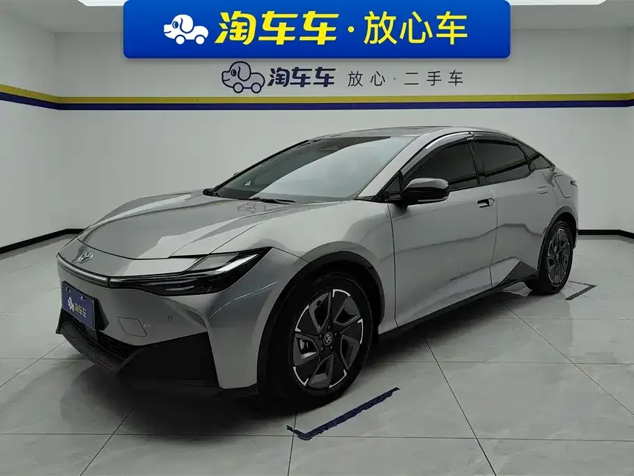 Toyota bZ3 2024 из CN, фото 1