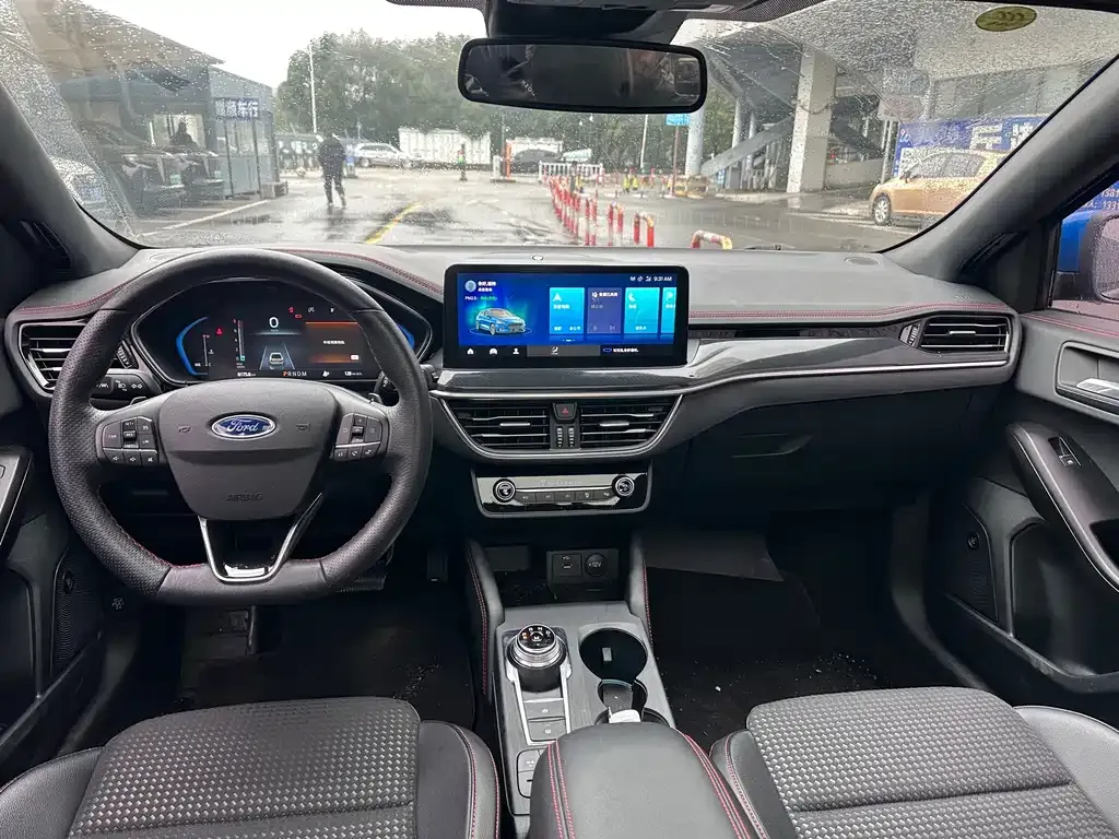 Ford Focus 2021 из CN, фото 2