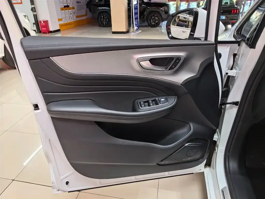 Roewe iMAX8 2022 из CN, фото 3