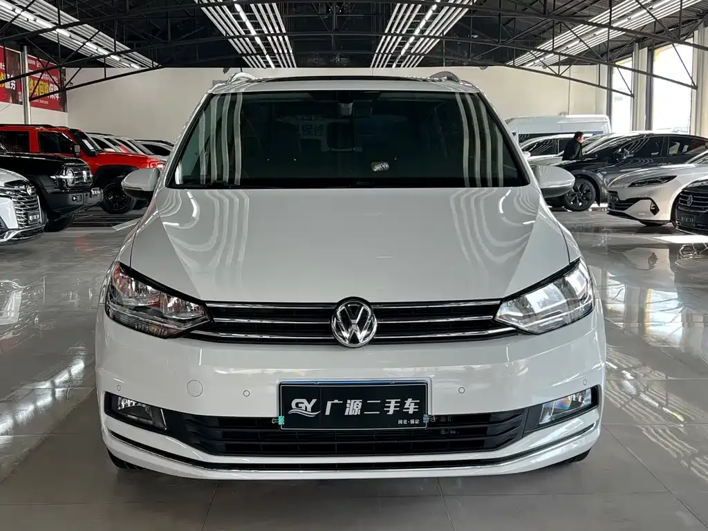 Volkswagen Touran 2021 из CN, фото 3