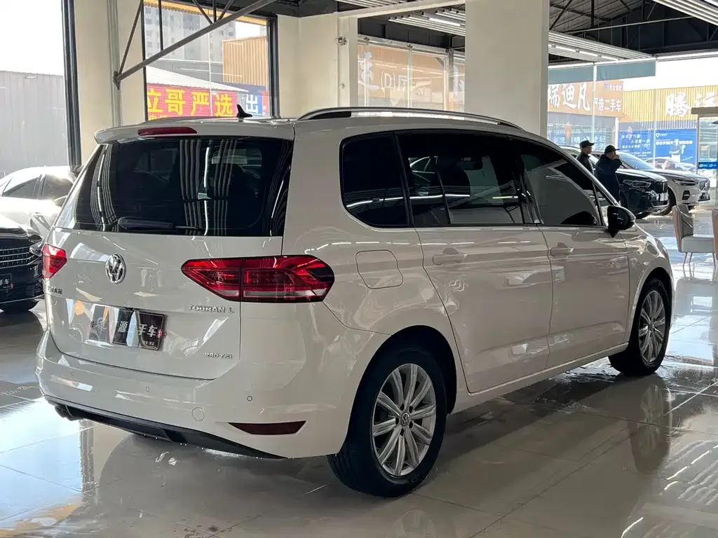 Volkswagen Touran 2021 из CN, фото 4