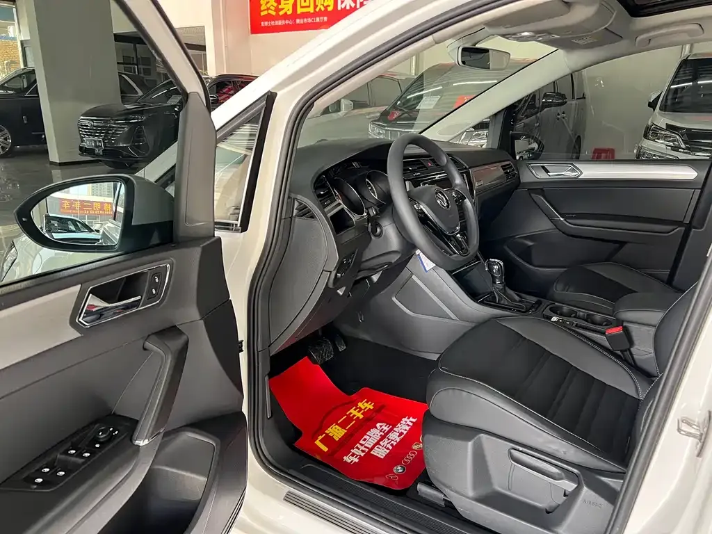 Volkswagen Touran 2021 из CN, фото 5