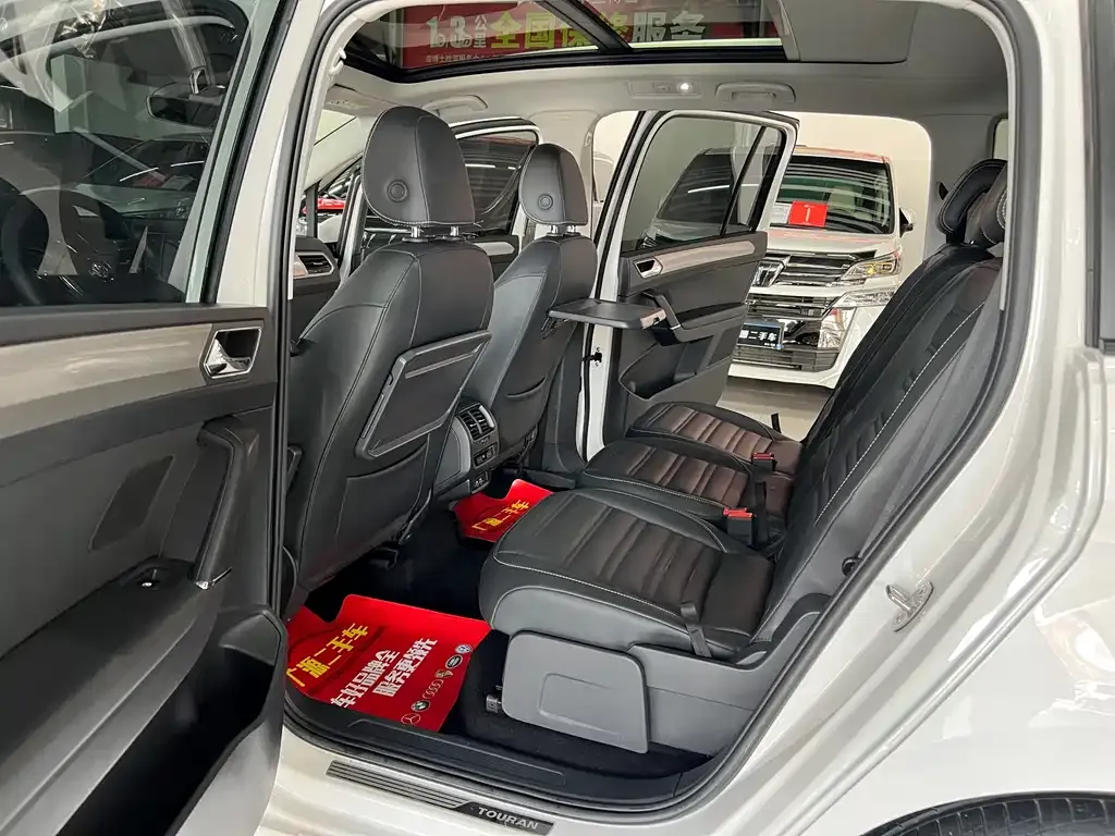 Volkswagen Touran 2021 из CN, фото 7