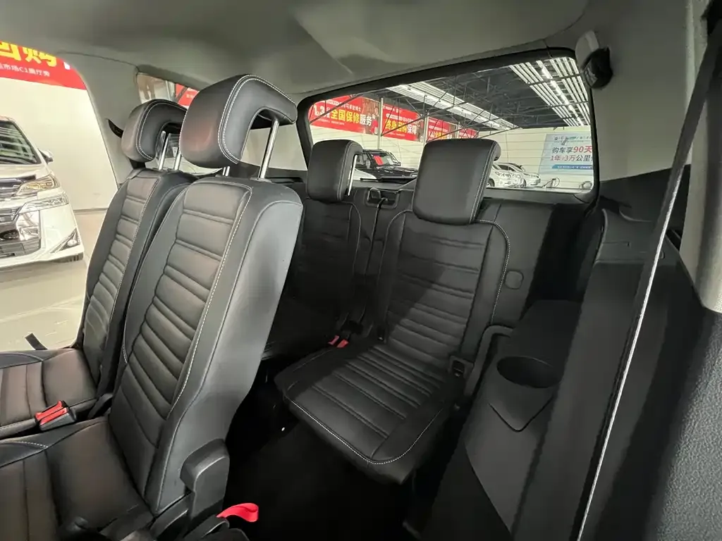 Volkswagen Touran 2021 из CN, фото 6