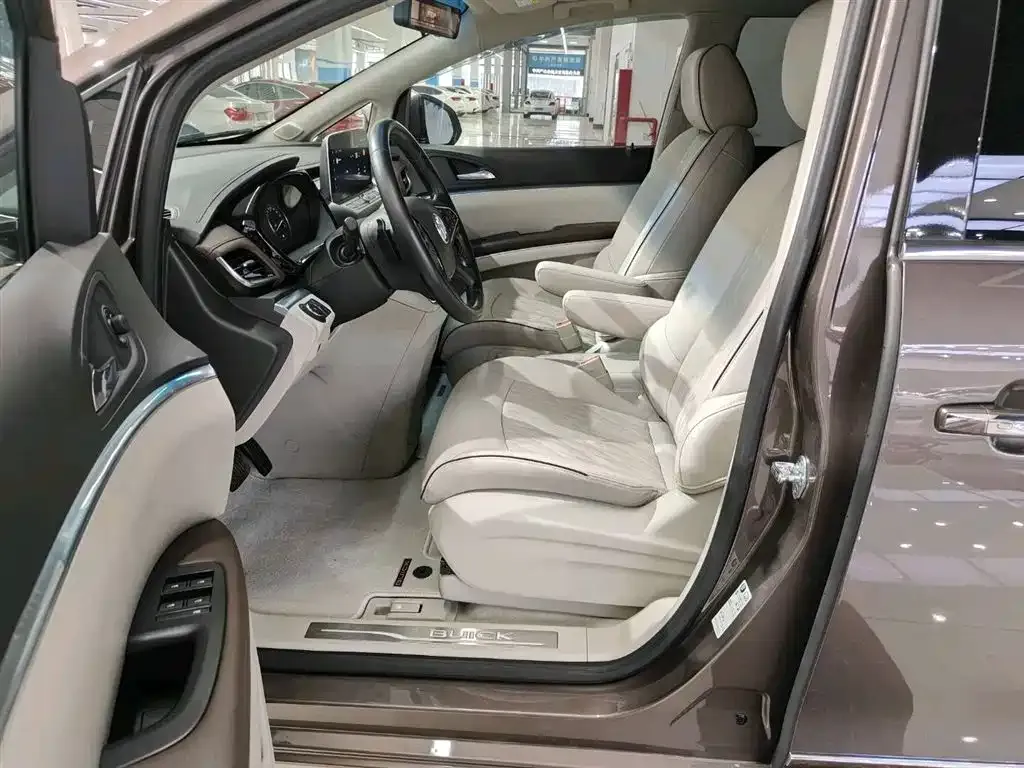 Buick GL8 2022 из CN, фото 3
