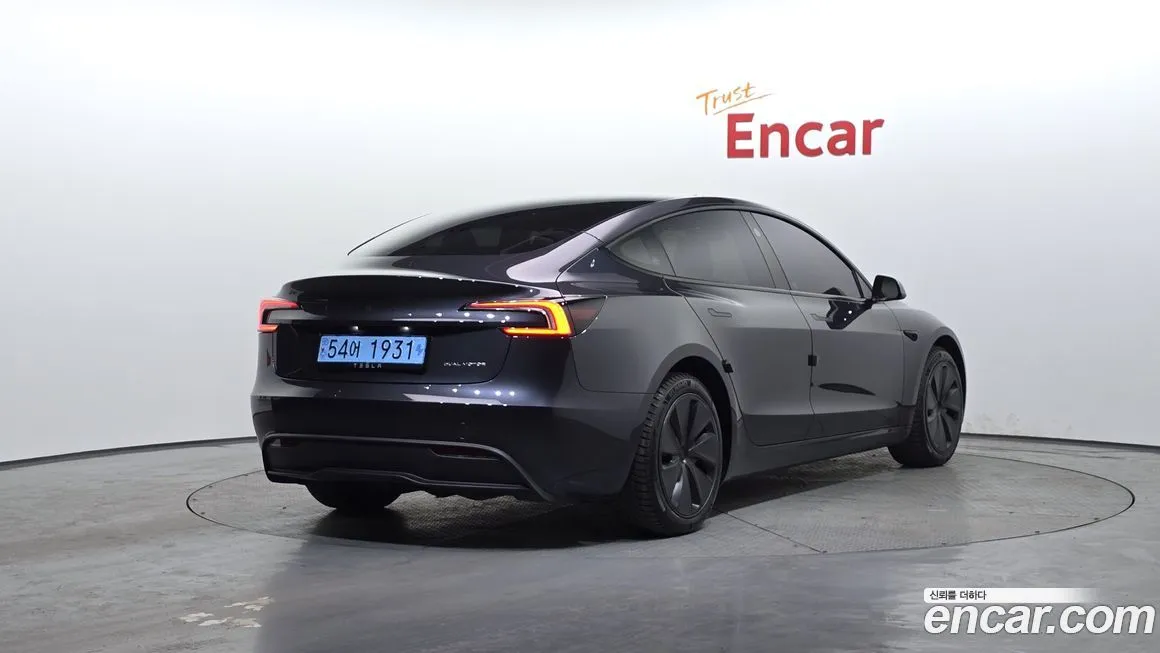 Tesla Model 3 — фото 2