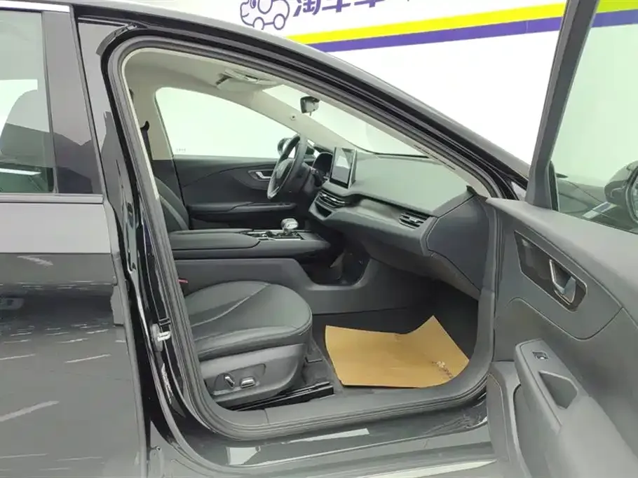 Hongqi E-QM5 2023 из CN, фото 10