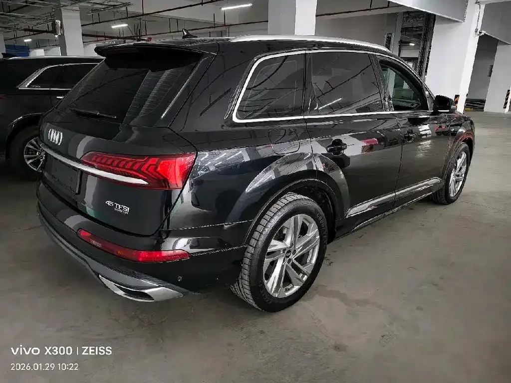Audi Q7 — фото 9
