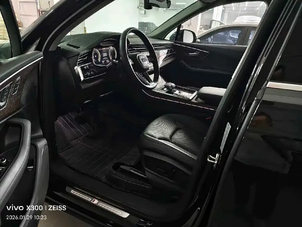 Audi Q7 — фото 10