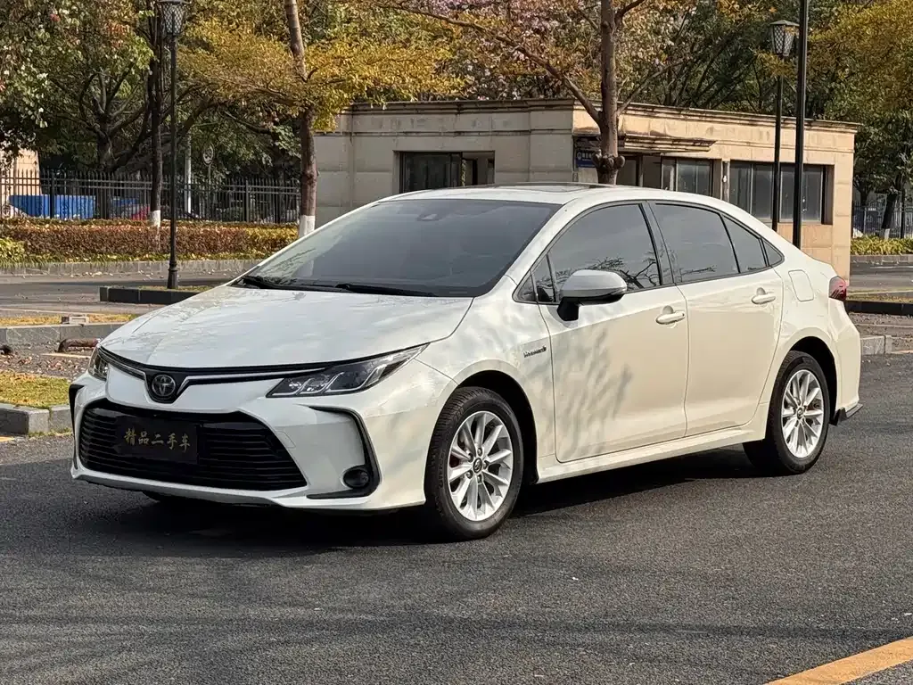 Toyota Corolla — фото 1