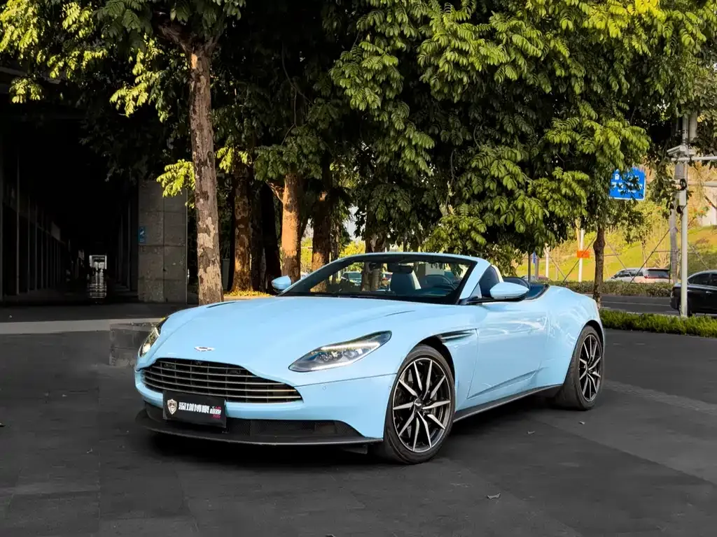 Aston Martin DB11 — фото 1