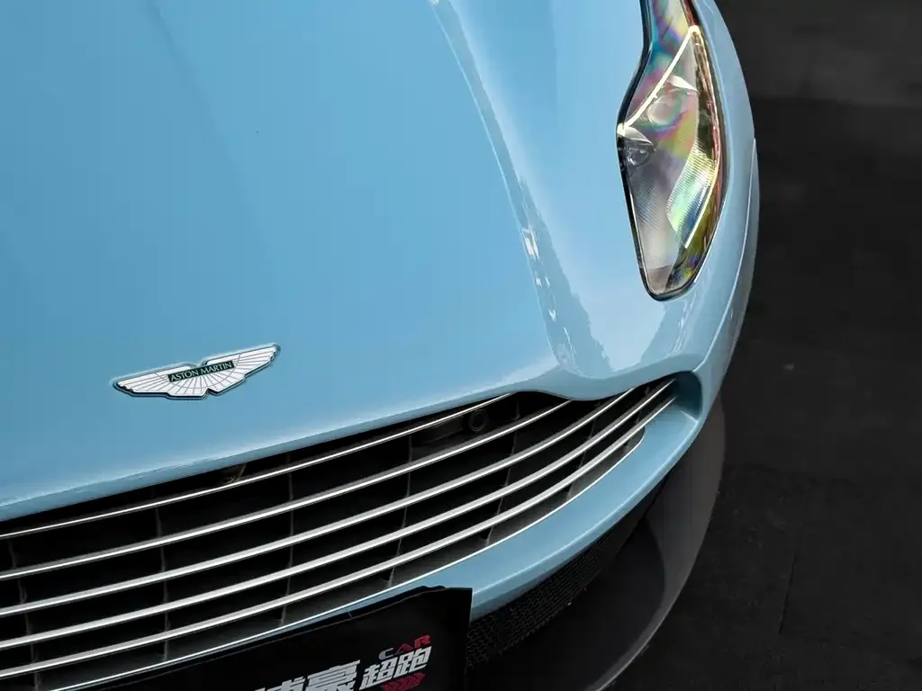 Aston Martin DB11 — фото 2