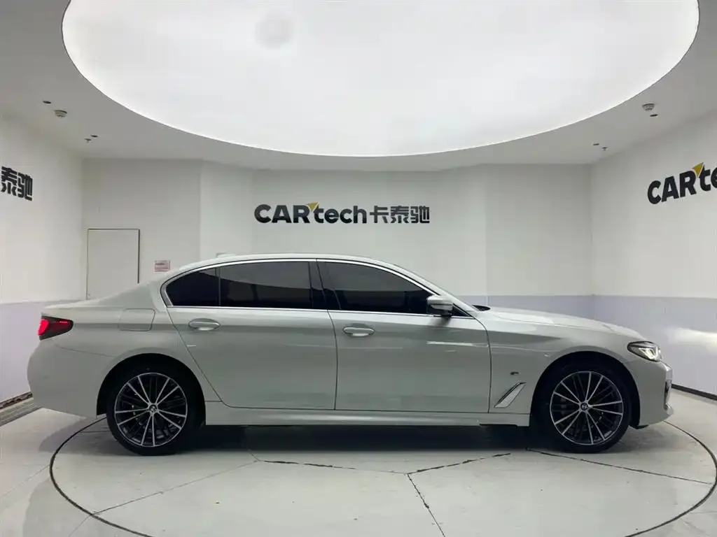 BMW 5 Series 2023 из CN, фото 3