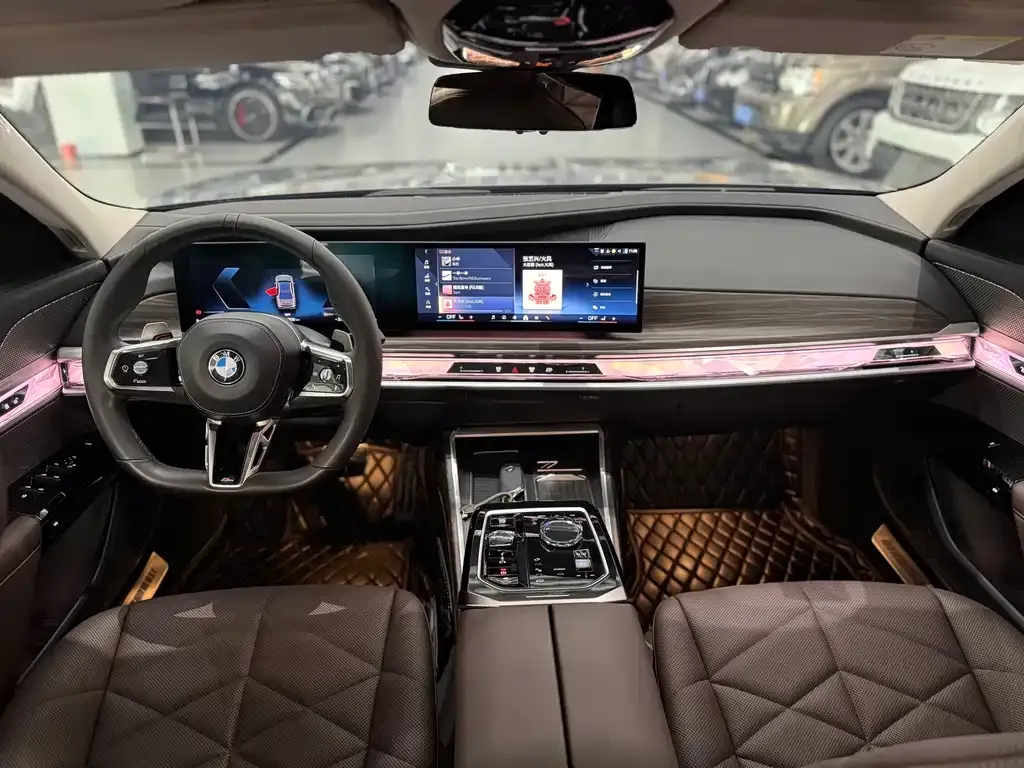 BMW 7 Series 2024 из CN, фото 10