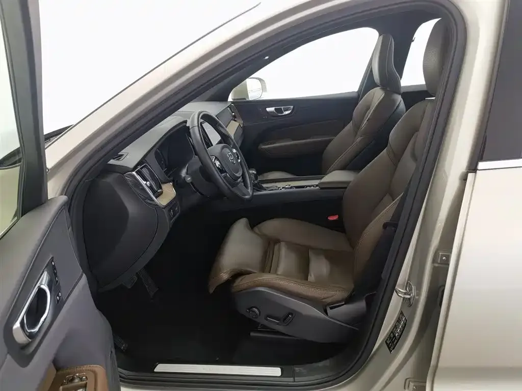 Volvo XC60 2021 из CN, фото 9