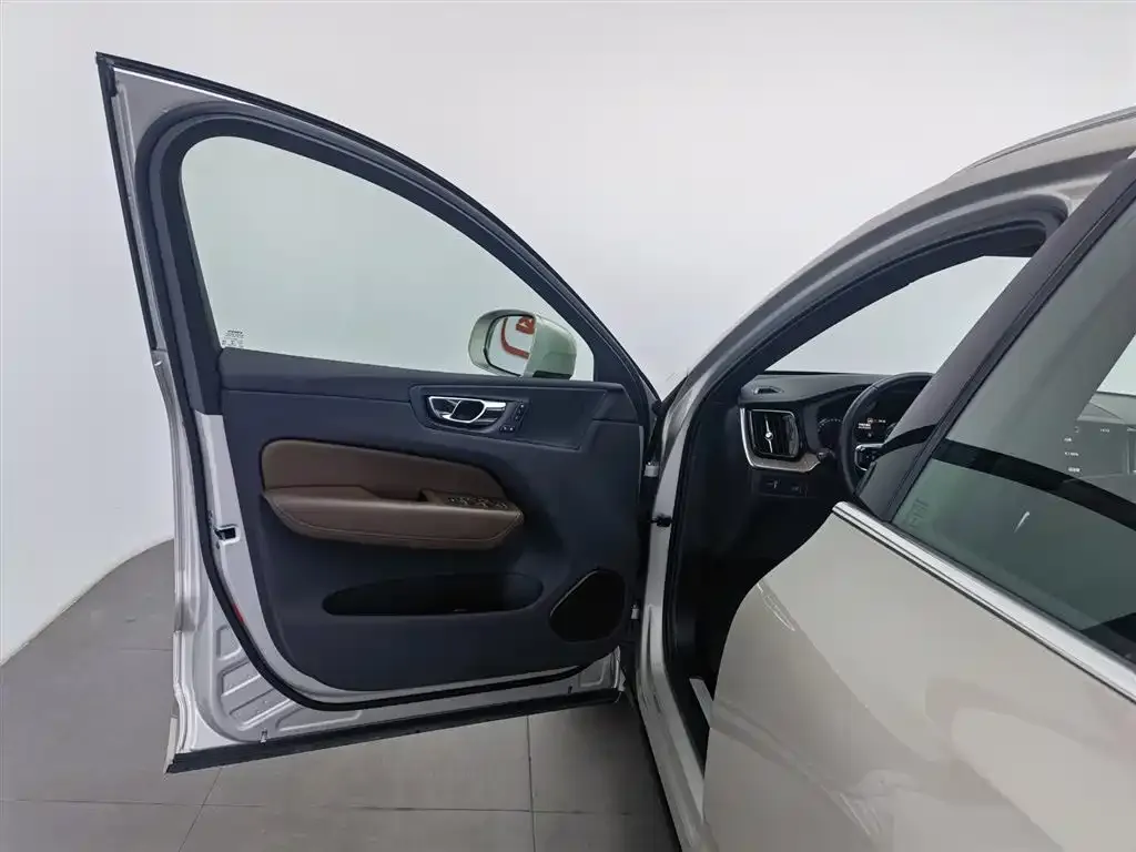 Volvo XC60 2021 из CN, фото 8
