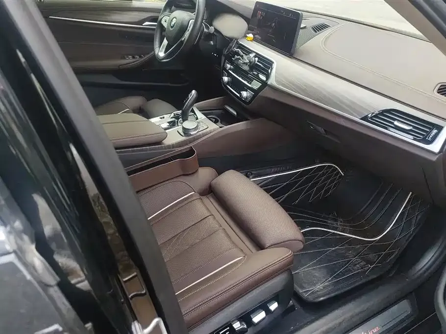 BMW 5 Series 2021 из CN, фото 10