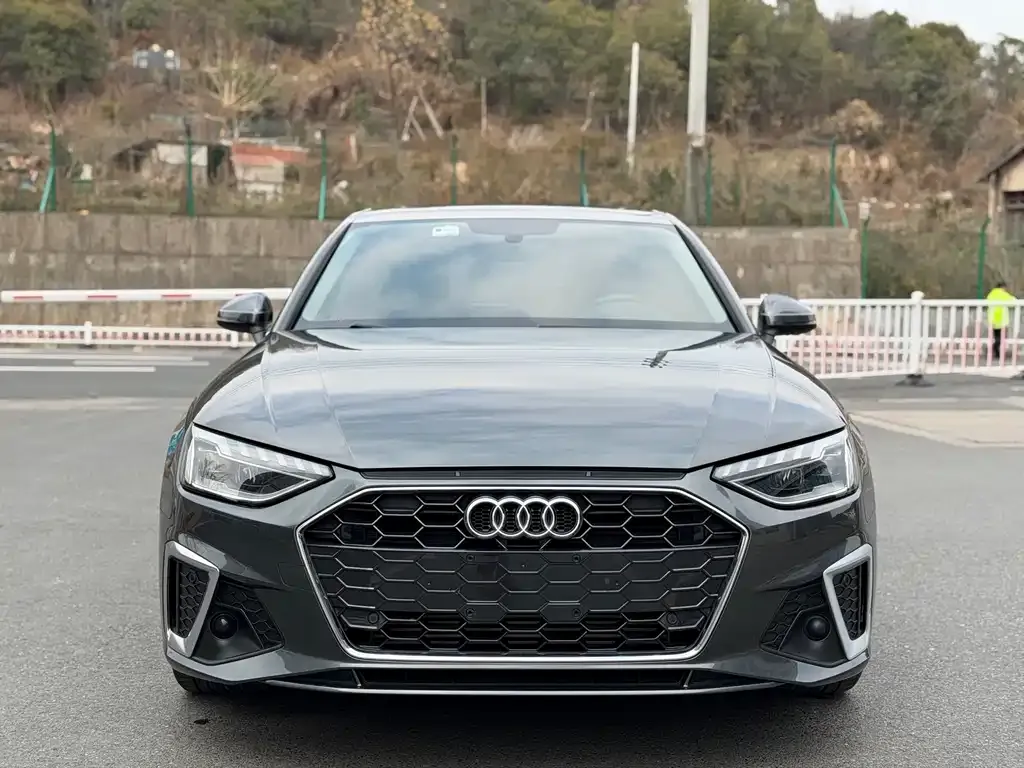 Audi A4L 2021 из CN, фото 5