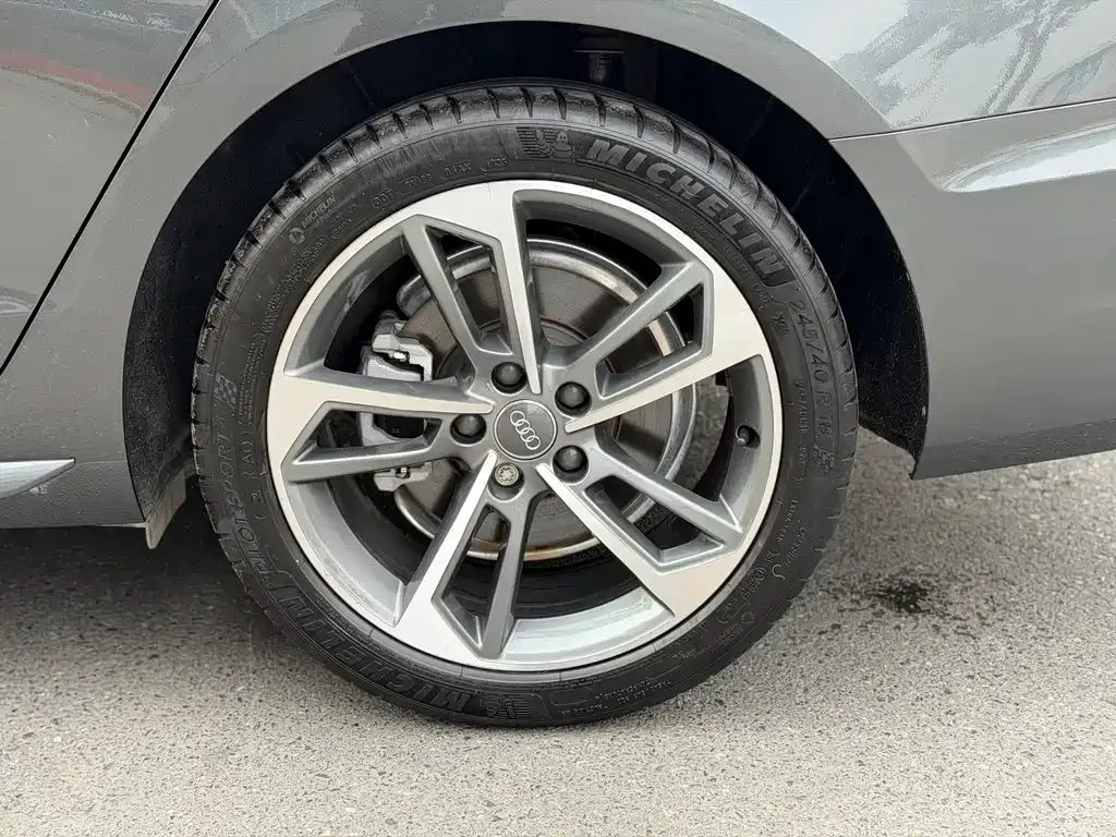 Audi A4L 2021 из CN, фото 9