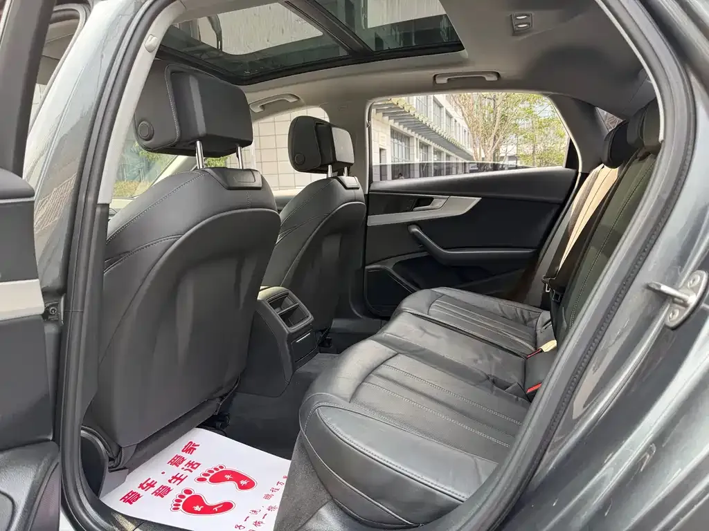 Audi A4L 2021 из CN, фото 2