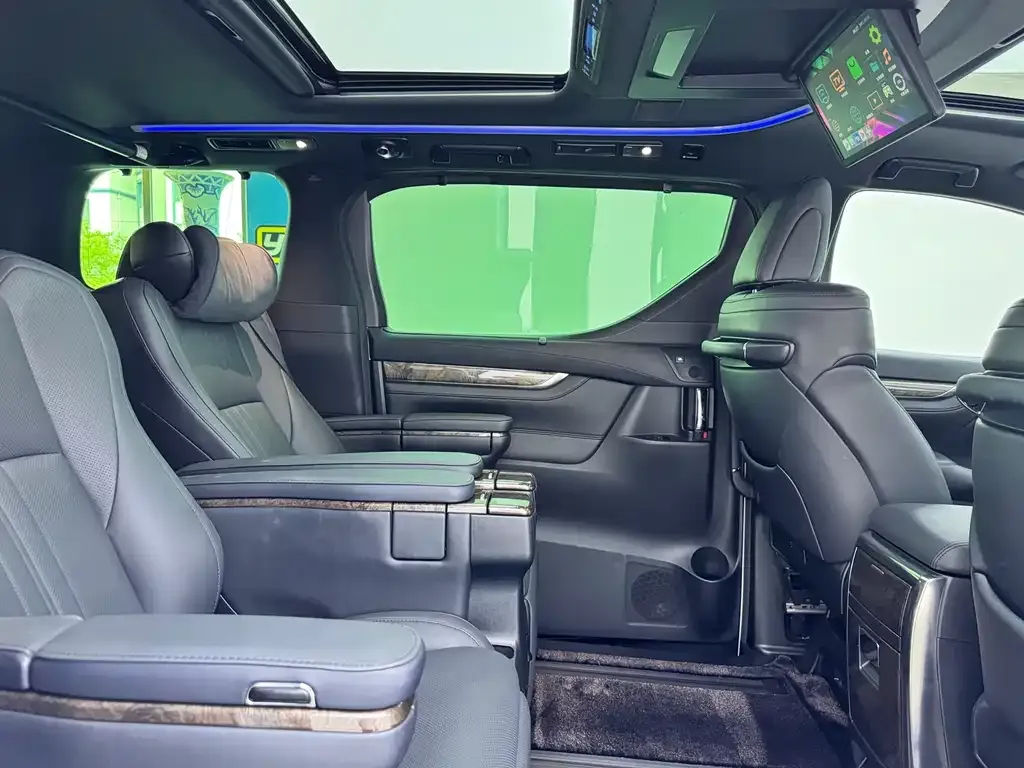 Toyota Vellfire 2022 из CN, фото 10
