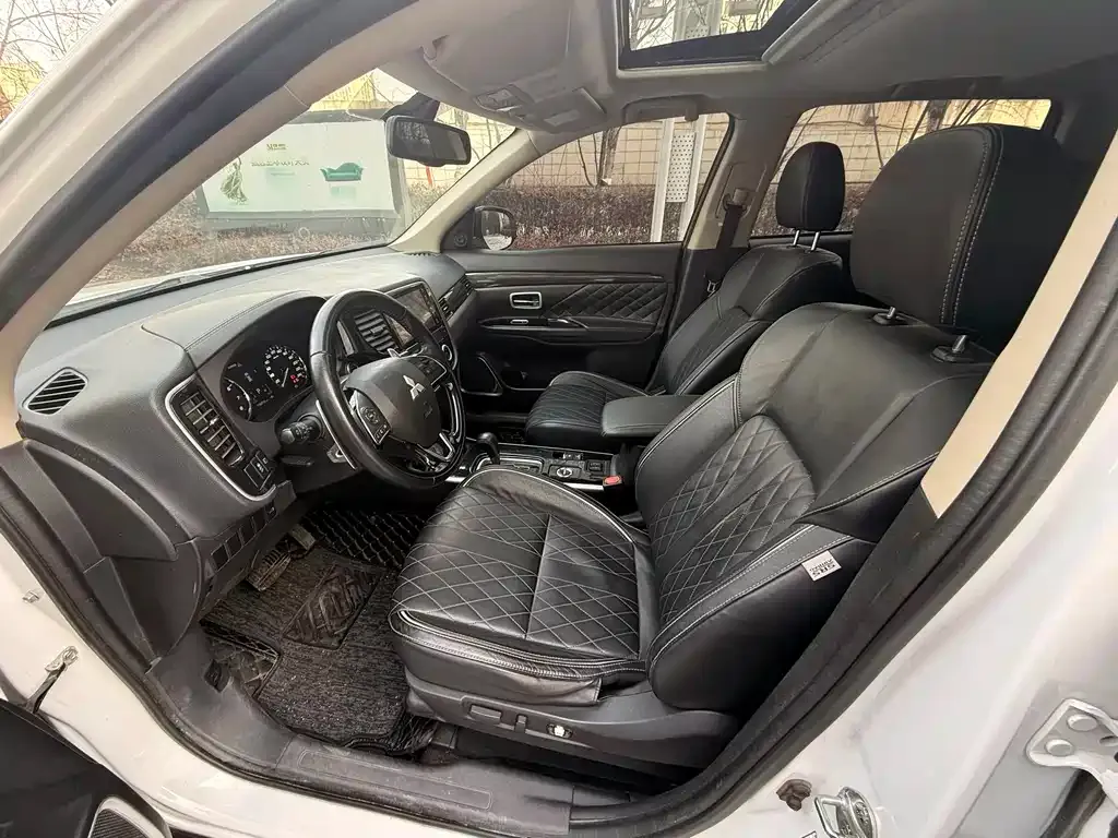 Mitsubishi Outlander 2021 из CN, фото 5