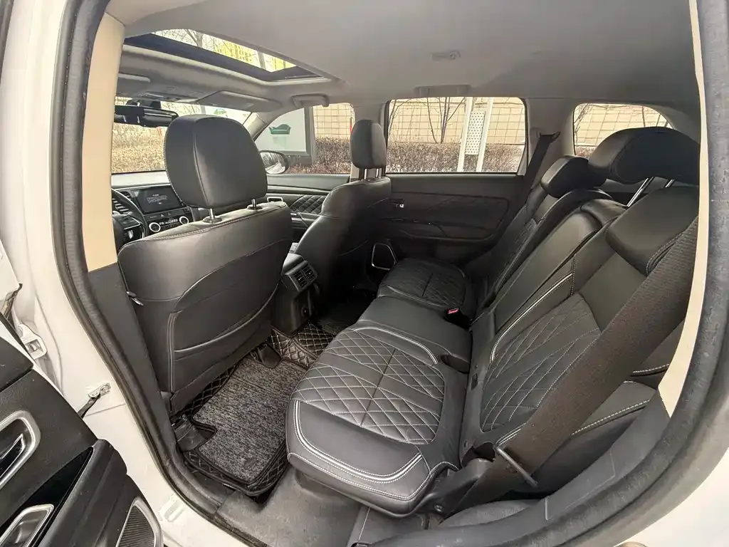 Mitsubishi Outlander 2021 из CN, фото 2