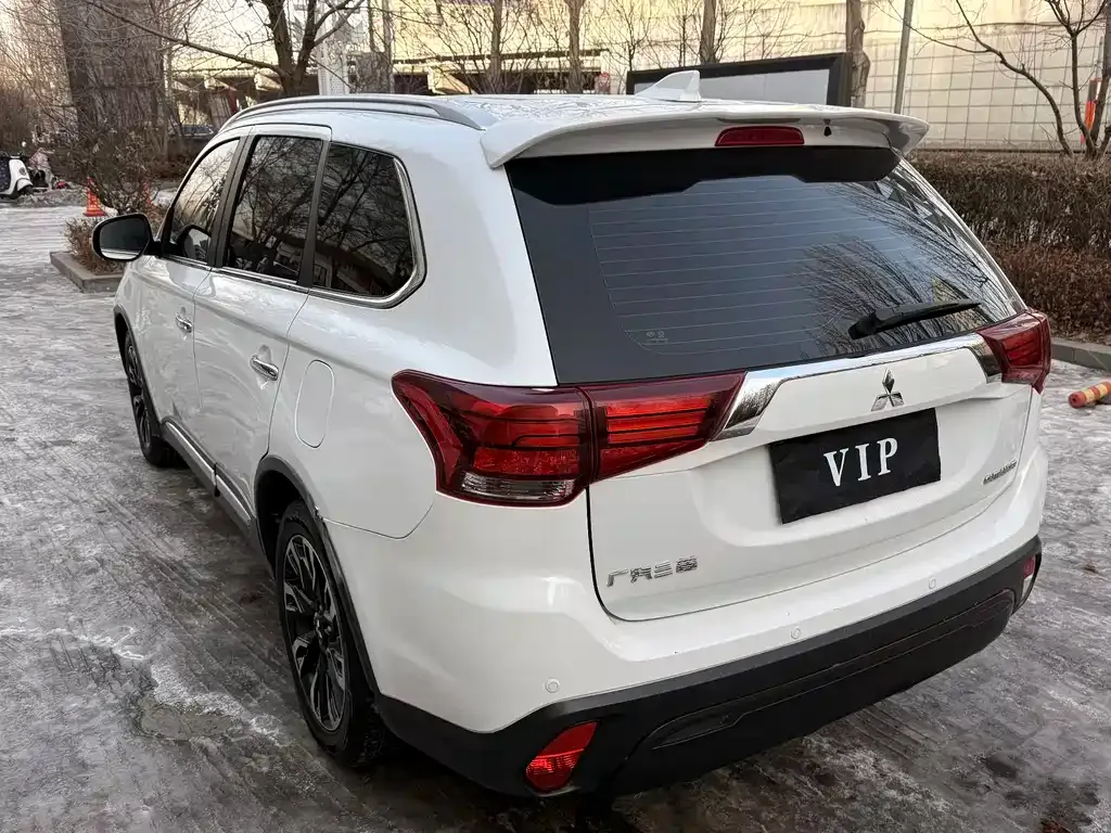 Mitsubishi Outlander 2021 из CN, фото 3