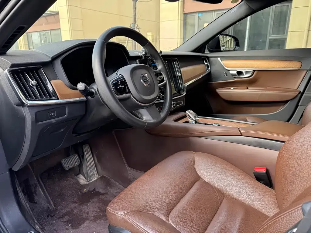 Volvo S90 2023 из CN, фото 2