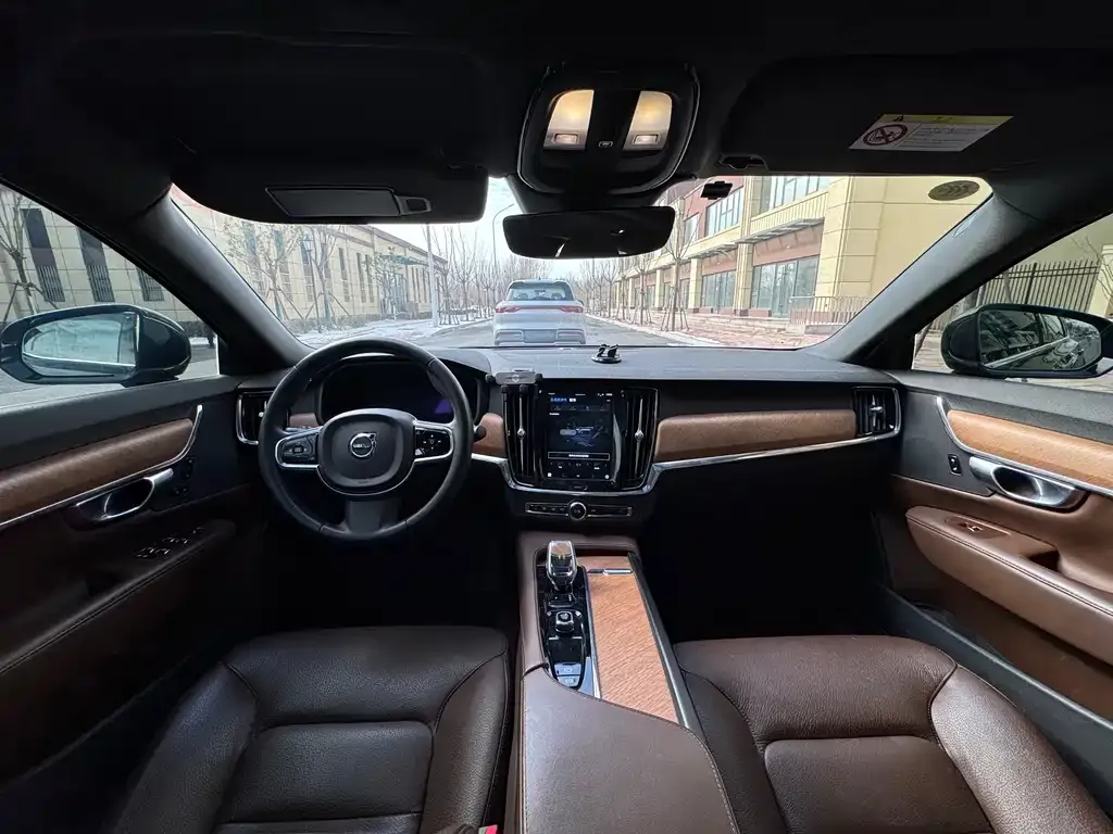 Volvo S90 2023 из CN, фото 5