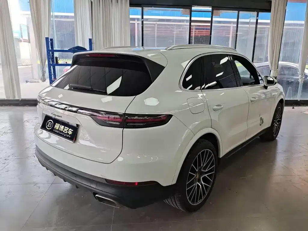 Porsche Cayenne Hybrid — фото 7