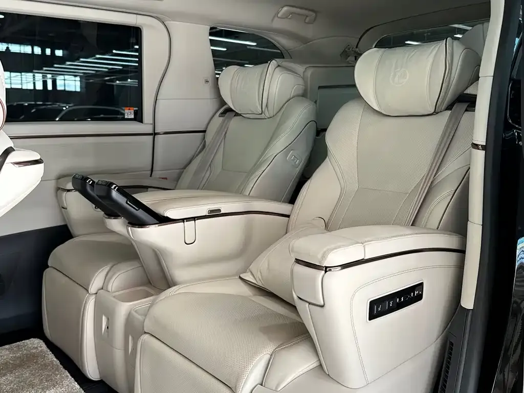Lexus LM 2025 из CN, фото 2