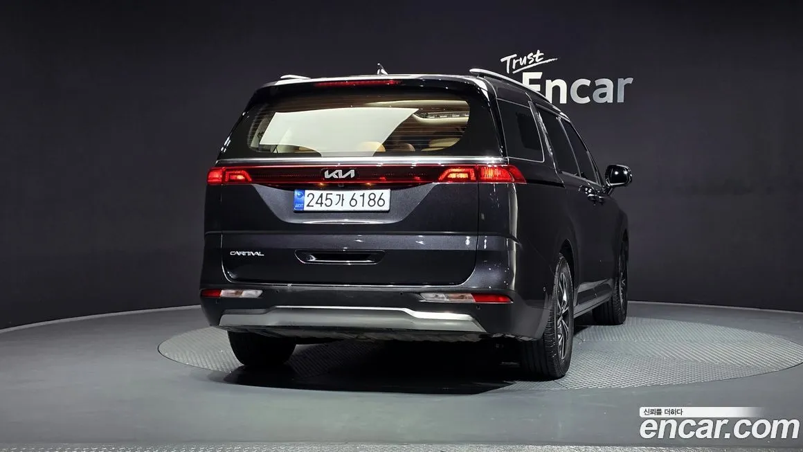 Kia Carnival — фото 10