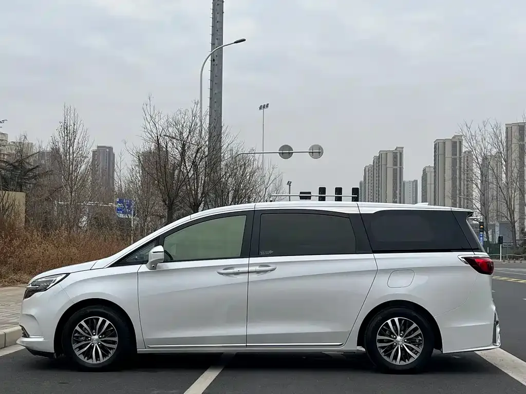 Buick GL8 2023 из CN, фото 8