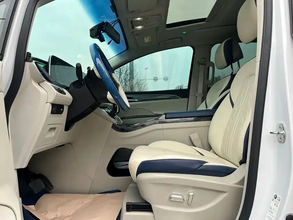 Buick GL8 2023 из CN, фото 9