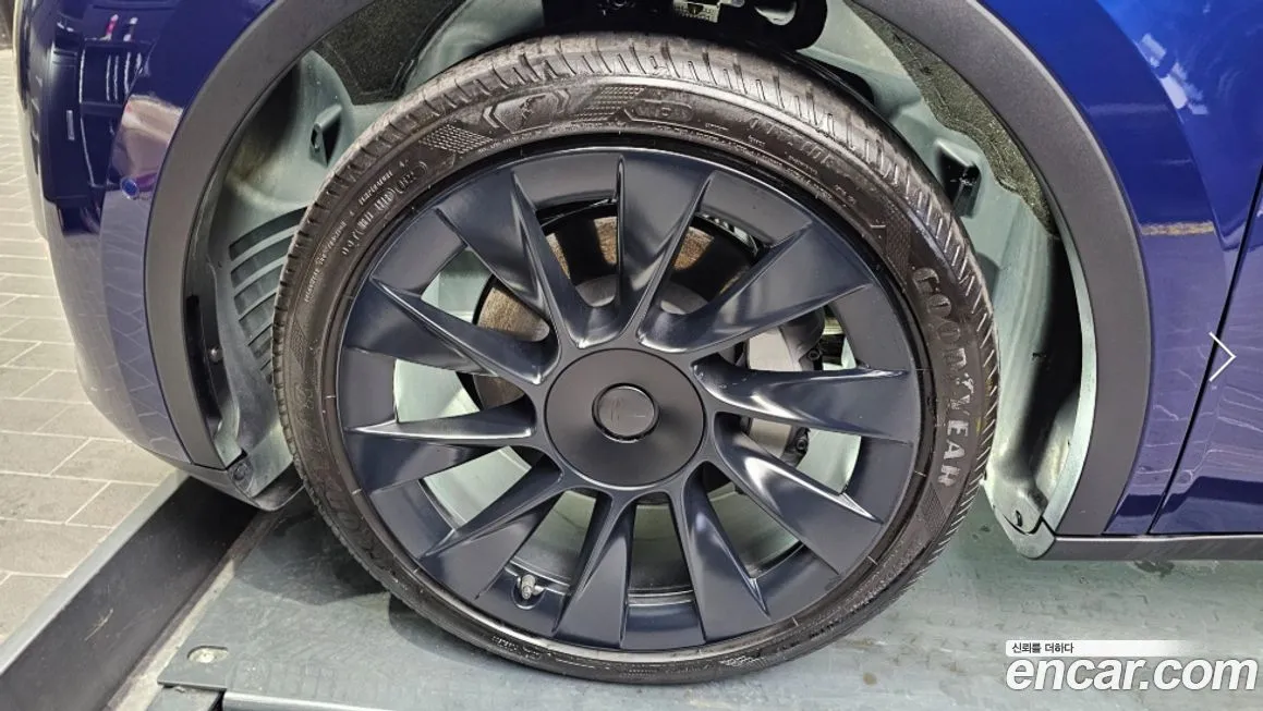 Tesla Model Y — фото 8