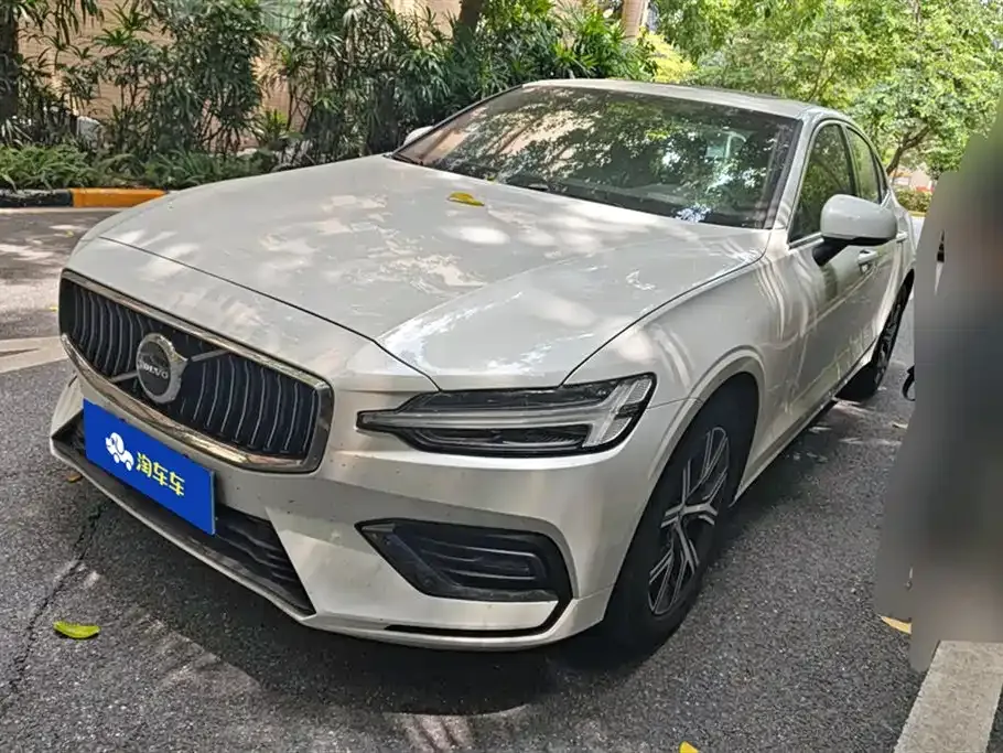Volvo S60 2025 из CN, фото 1