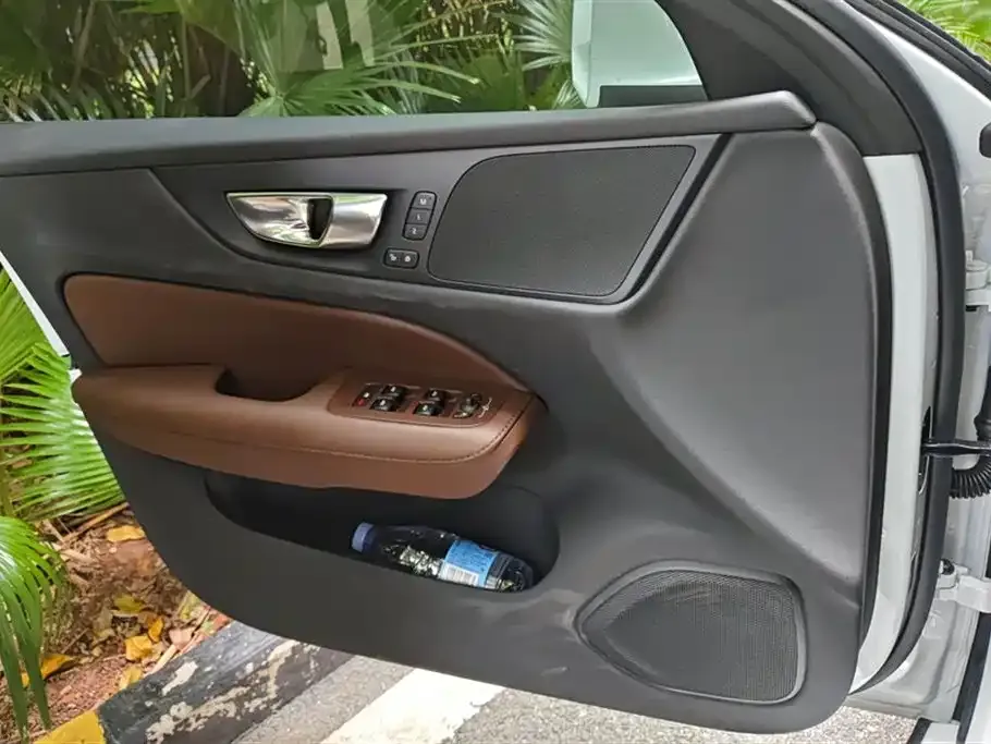 Volvo S60 2025 из CN, фото 3