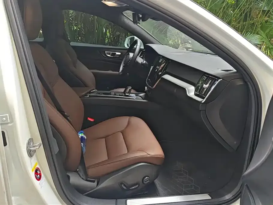 Volvo S60 2025 из CN, фото 2
