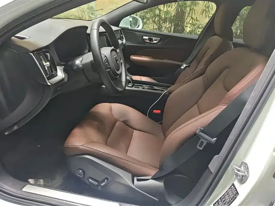 Volvo S60 2025 из CN, фото 5