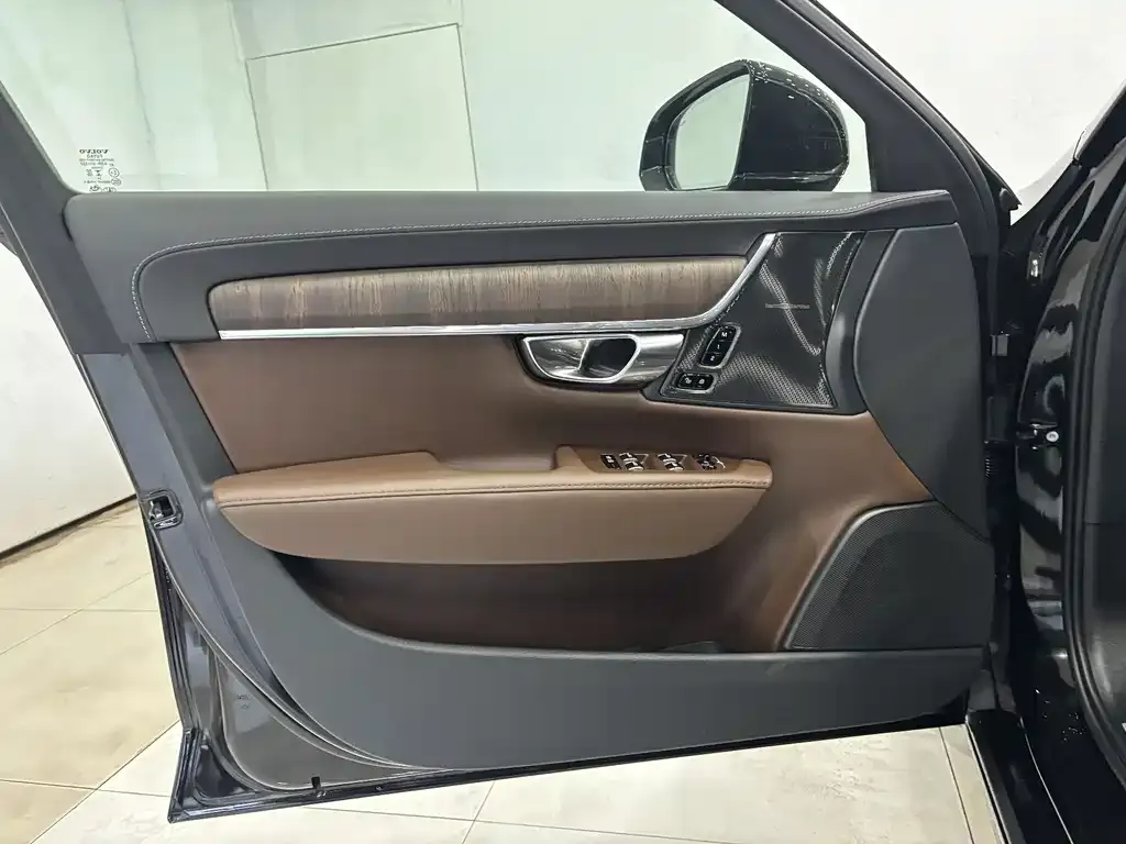 Volvo S90 2025 из CN, фото 3